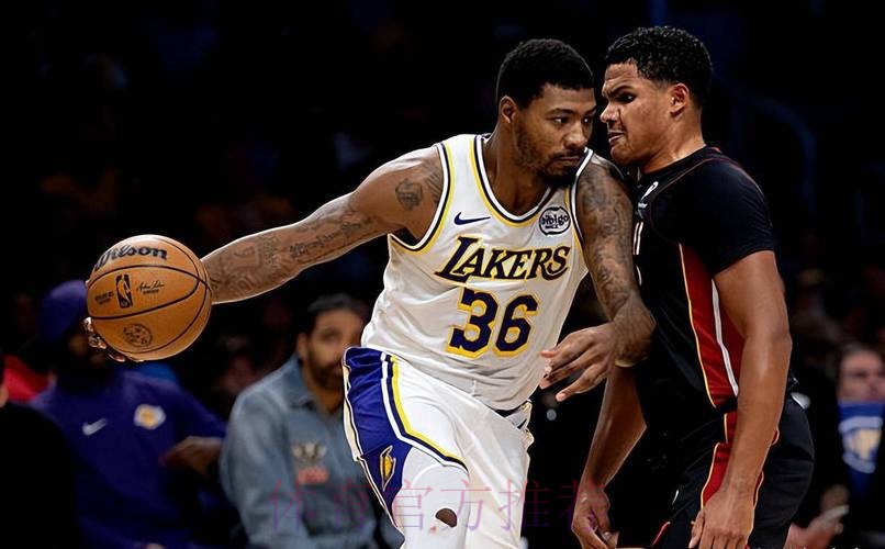 斯马特全场出战25分钟,6中3、三分3中2得到8分5板3助5失误 斯马特全场出战25分钟,6中3、三分3中2得到8分5板3助5失误